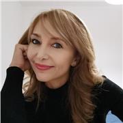 Insegnante delle scuole superiori impartisce lezioni private in presenza o online